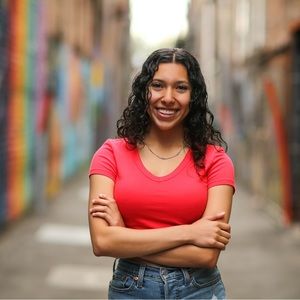 Meet your Posher, Mia